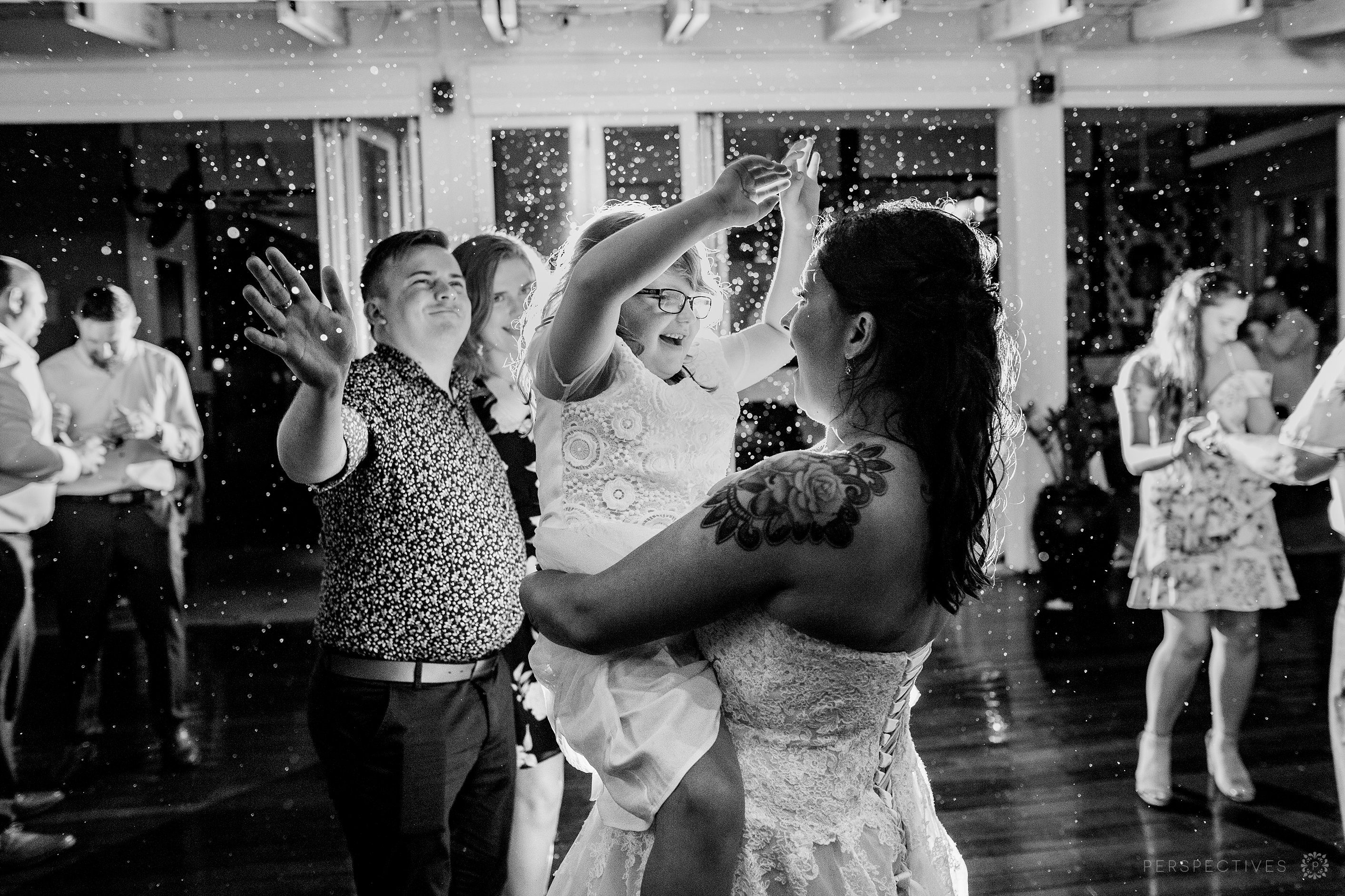 wedding photos at Nunu Restaurant Palm Cove