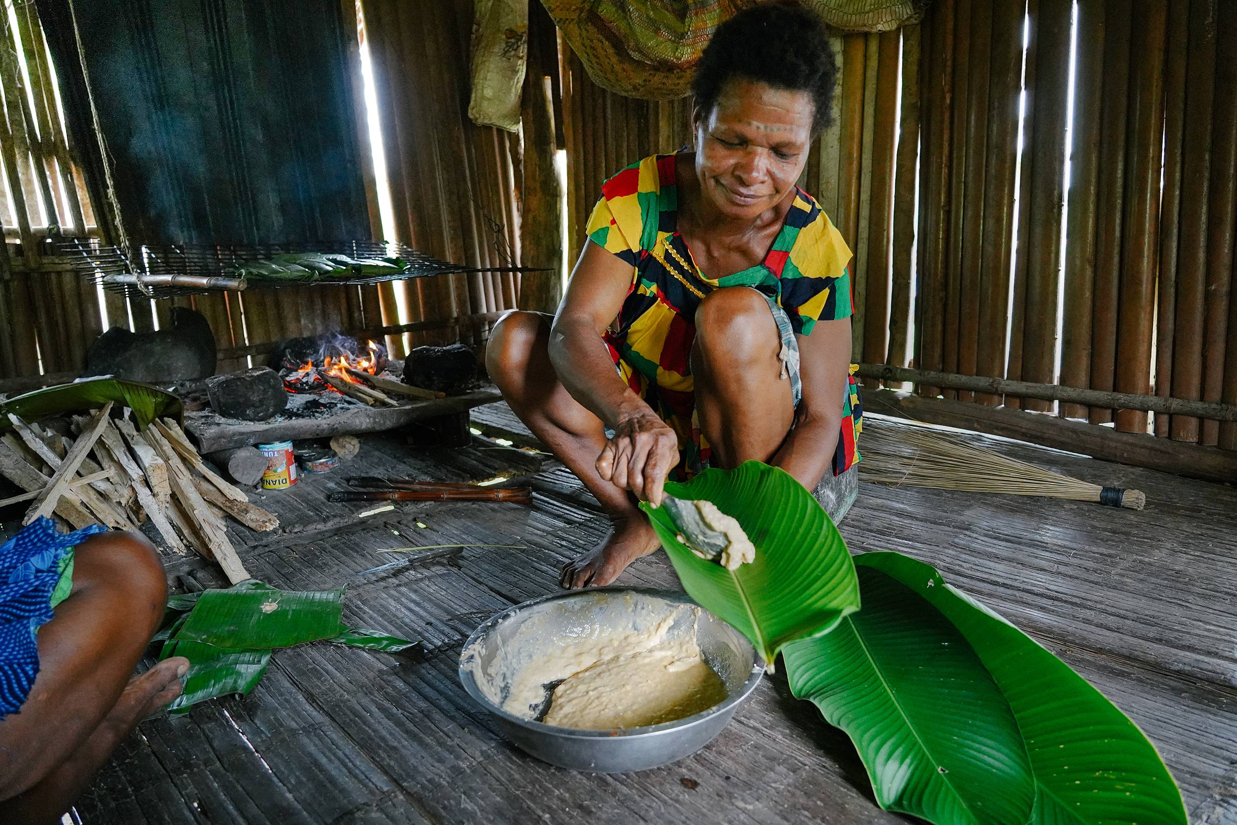 Sago food preparation PNG